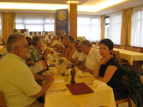 beim entspannten Abendessen