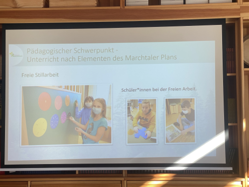 Schülerinnen in der Fehra Klasse