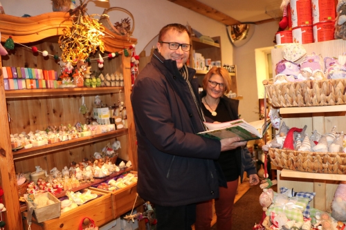 Willi Meller und Eva im Naturladen